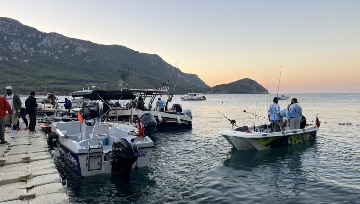 Antalya’da sürdürülebilirliğe dikkati çekmek için düzenlenen amatör balık yarışması başladı