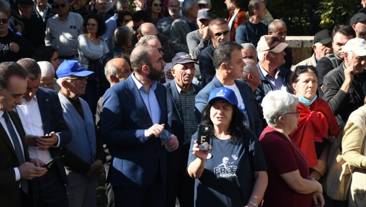 Arnavutluk’ta Tiran Belediyesi önündeki protestolar sürüyor