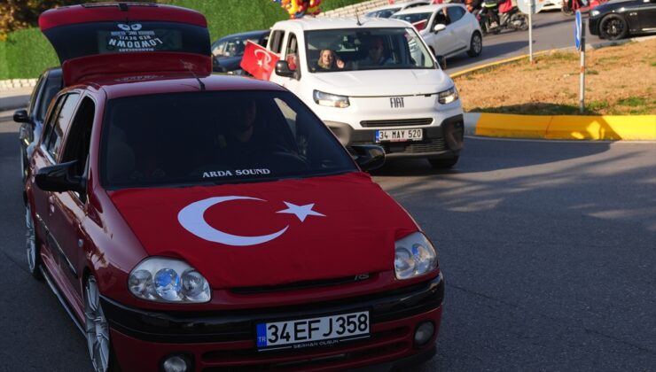 Ataşehir’de motosiklet ve modifiye otomobillerle “Cumhuriyet Konvoyu” oluşturuldu