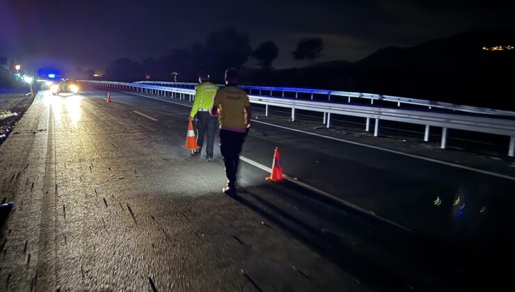 Aydın'da hafif ticari araçla çarpışan motosikletteki 2 kişi öldü