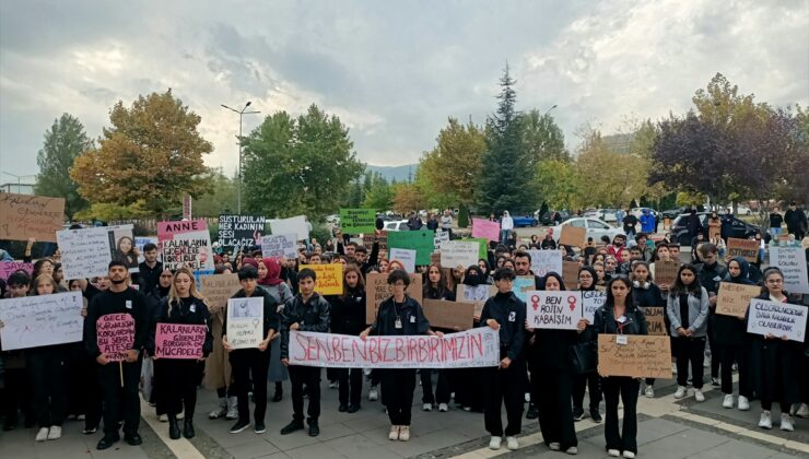 Bingöl’de üniversite öğrencileri kadına yönelik şiddeti protesto etti