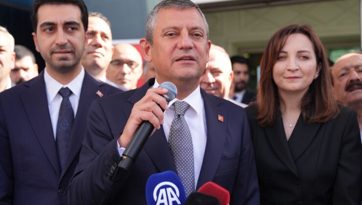 CHP Genel Başkanı Özel, Tuzla ve Bakırköy belediyelerini ziyaret etti: