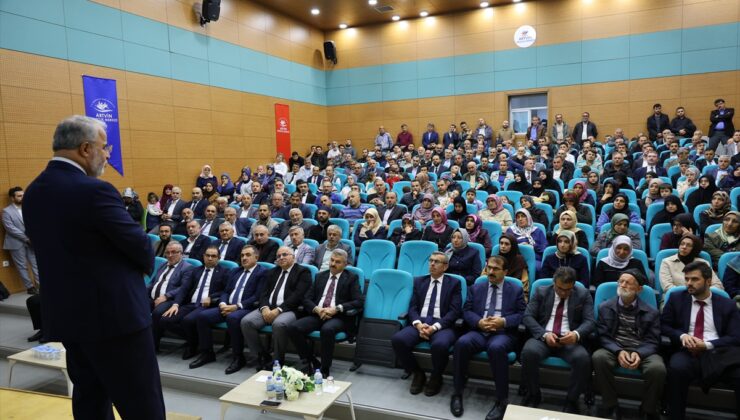 Diyanet İşleri Başkan Yardımcısı İşliyen, Artvin’de konferans verdi: