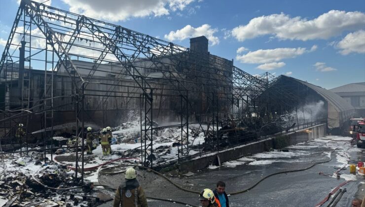 GÜNCELLEME – Gaziosmanpaşa’da bir fabrikanın deposunda çıkan yangın söndürüldü