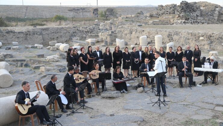 Hatay’da Epiphaneia Antik Kenti’nde Cumhuriyet’in 101. yılı konseri düzenlendi