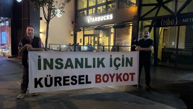 İsrail’in saldırıları Starbucks önünde protesto edildi