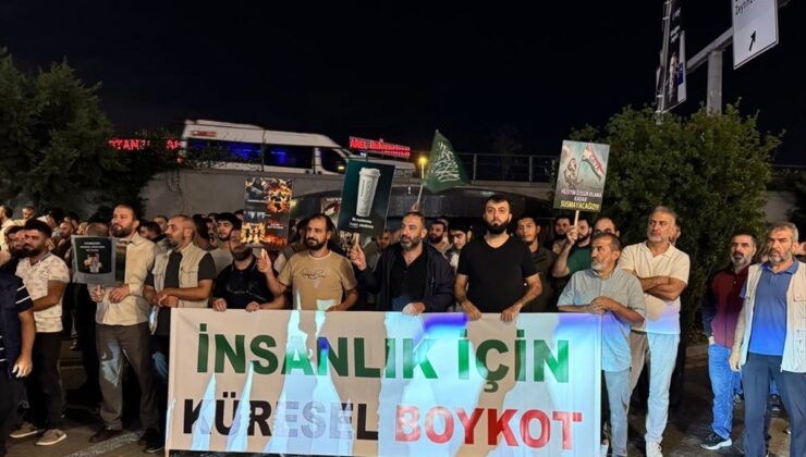 İsrail’in saldırılarına karşı Starbucks önündeki protestolar sürüyor