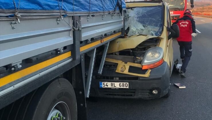 İstanbul-İzmir Otoyolu’nun Balıkesir kesimindeki trafik kazasında 3 kişi yaralandı