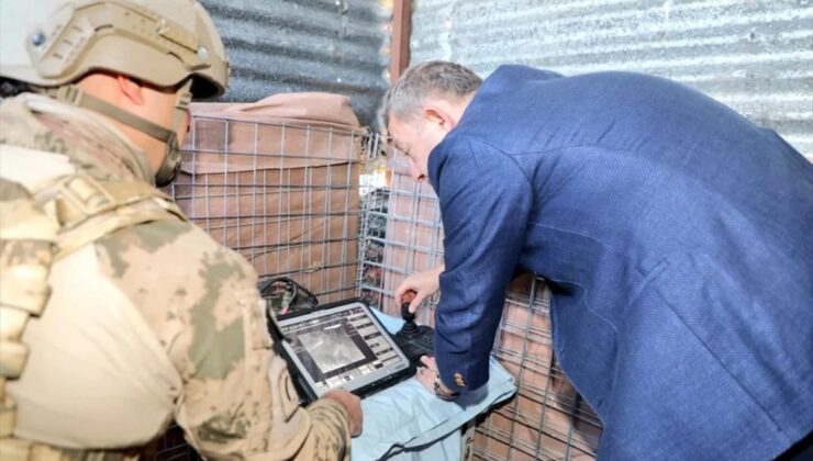 Kars Valisi Polat, Şehittepe Üs Bölgesi’nde incelemelerde bulundu