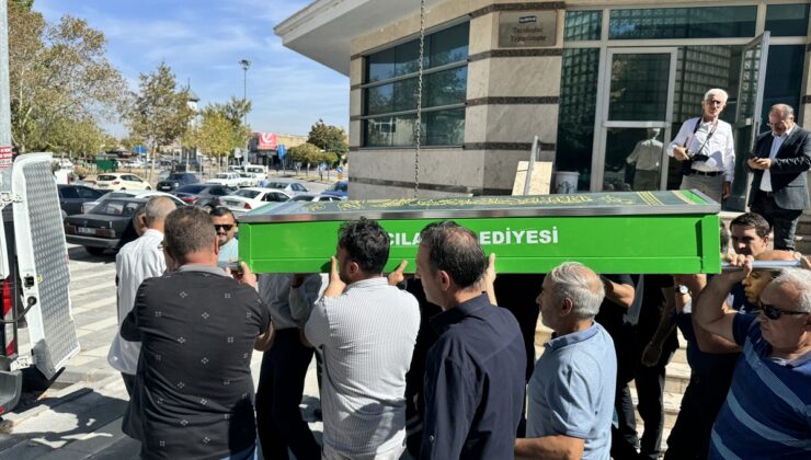 Kayseri’de trafik kazasında ölen öğretmenin cenazesi toprağa verildi