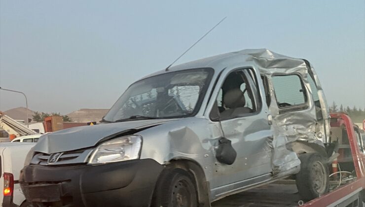 Kayseri’deki trafik kazasında 1 öğretmen öldü, 3’ü öğretmen 5 kişi yaralandı