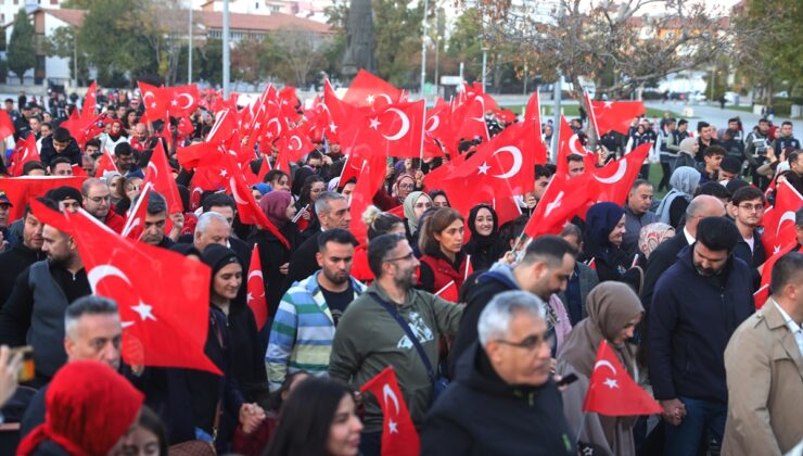 Konya’da Cumhuriyet’in 101. yılı fener alayıyla kutlandı