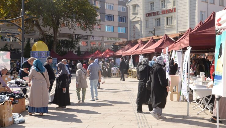 Kütahya’da Gazze’ye yardım için “Hayır Çarşısı” kuruldu