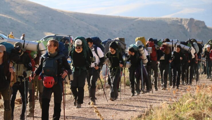 Niğde’de Cumhuriyetin kuruluşunun 101. yılında Aladağlara tırmanacak dağcılar kamp kurdu