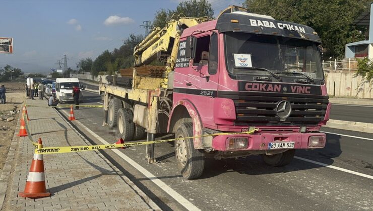 Osmaniye'de geri manevra yapan vincin altında kalan işçi ağır yaralandı