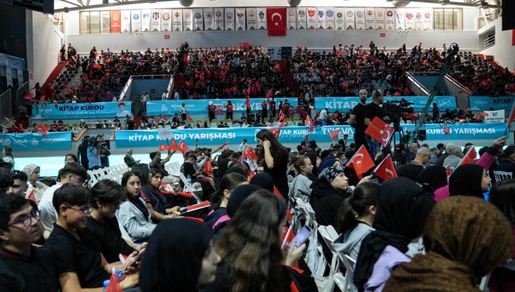 TÜGVA Kitap Kurdu Yarışması, İzmir’deki programda tanıtıldı