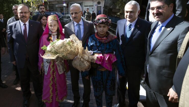 Bakan Uraloğlu, Aydın’da AK Parti İl Başkanlığını ziyaret etti