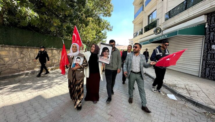 Vanlı aileler DEM Parti binası önündeki “evlat nöbeti”ni sürdürdü