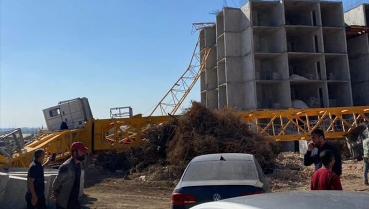 Adana'da devrilen kule vincin operatörü hayatını kaybetti