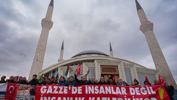 Ankara Filistin Dayanışma Platformu üyeleri, cuma namazı sonrası İsrail’i protesto etti