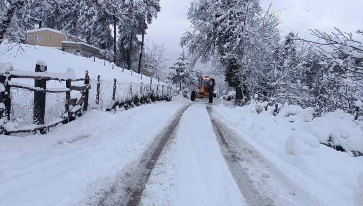 Bolu ve Bartın’da kar nedeniyle kapanan 150 köy yolu ulaşıma açıldı