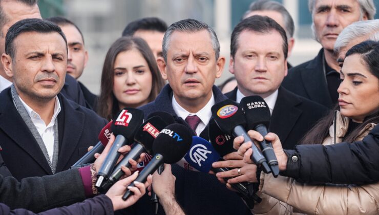 CHP Genel Başkanı Özel, tutuklu Ahmet Özer’i cezaevinde ziyaret etti: