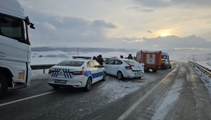 Çorum’da zincirleme trafik kazasında 10 kişi yaralandı