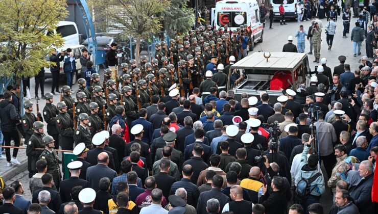 Eğitim sırasında şehit olan Deniz Teğmen Mustafa Kemal Öz için Adana’da tören düzenlendi