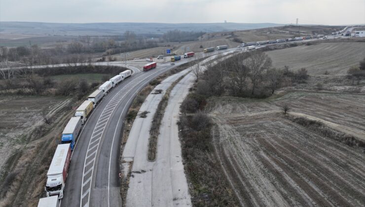 Hamzabeyli Sınır Kapısı’nda 25 kilometrelik tır kuyruğu oluştu