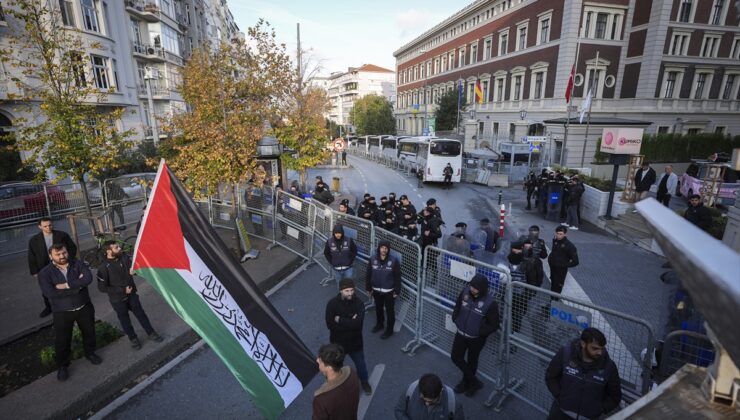 İsrail’in Gazze’ye saldırıları Almanya Başkonsolosluğu önünde protesto edildi