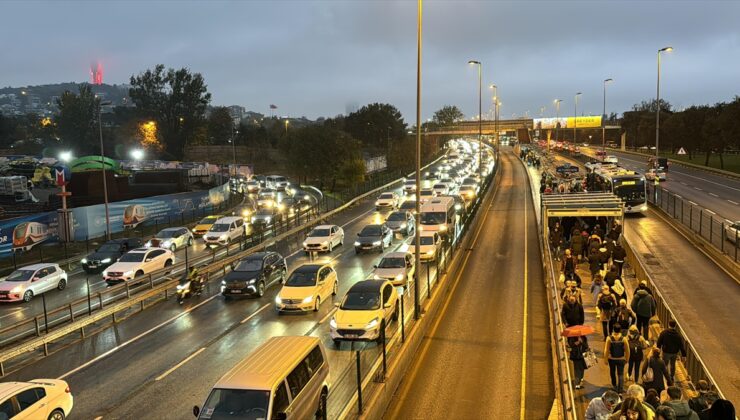 İstanbul’da akşam saatlerinde trafik yoğunluğu yüzde 90’a ulaştı