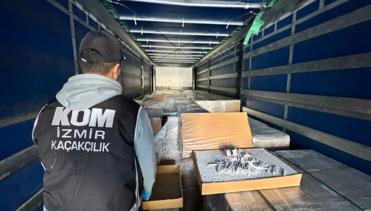 İzmir'de içi doldurulmuş 2 milyon 436 bin makaron ele geçirildi