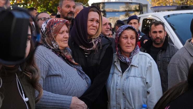 İzmir’deki yangında hayatını kaybeden 5 kardeş son yolculuklarına uğurlandı