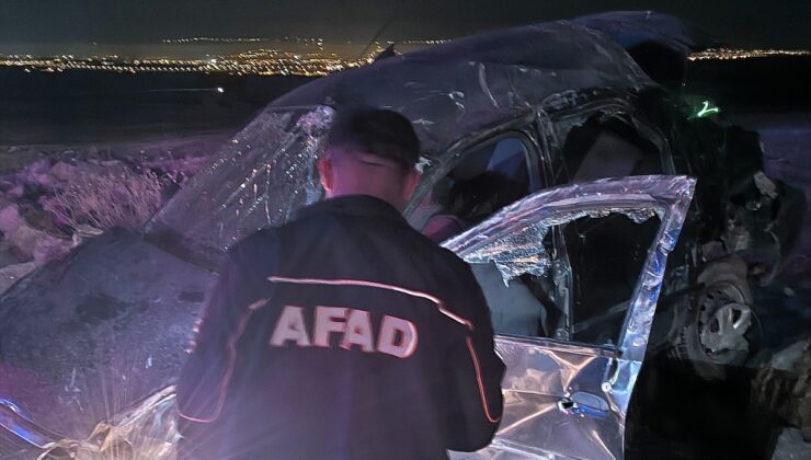 Kars’ta şarampole devrilen otomobildeki 1 kişi öldü, 2 kişi yaralandı