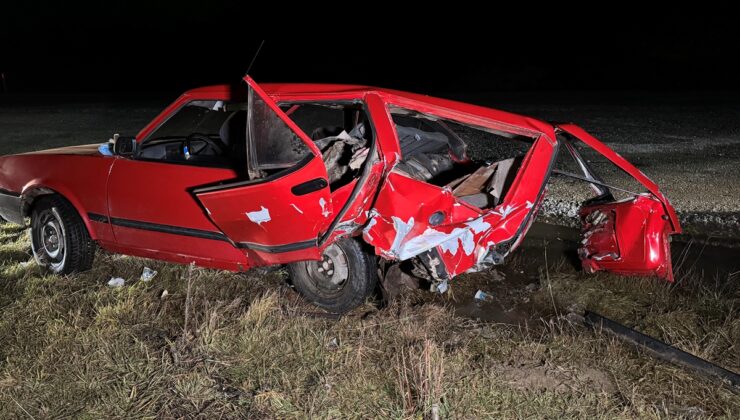 Kastamonu’da hafif ticari araç ile otomobilin çarpıştığı kazada 1 kişi öldü, 2 kişi yaralandı