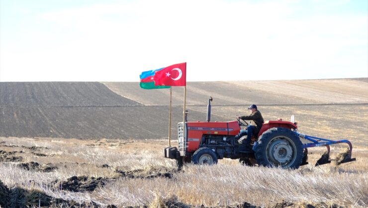 Kırklarelili çiftçi tarlasına pullukla “Karabağ Azerbaycan’dır, Karabağ Zaferi 4 Yaşında” yazdı