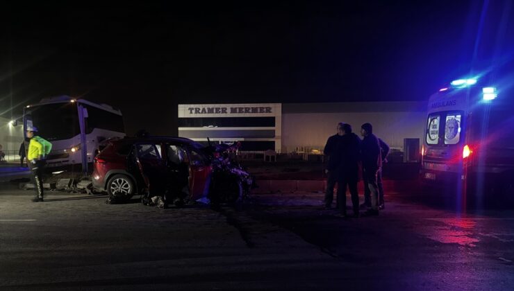 Konya'da polis minibüsü ile otomobil çarpıştı 1 kişi öldü, 11 kişi yaralandı