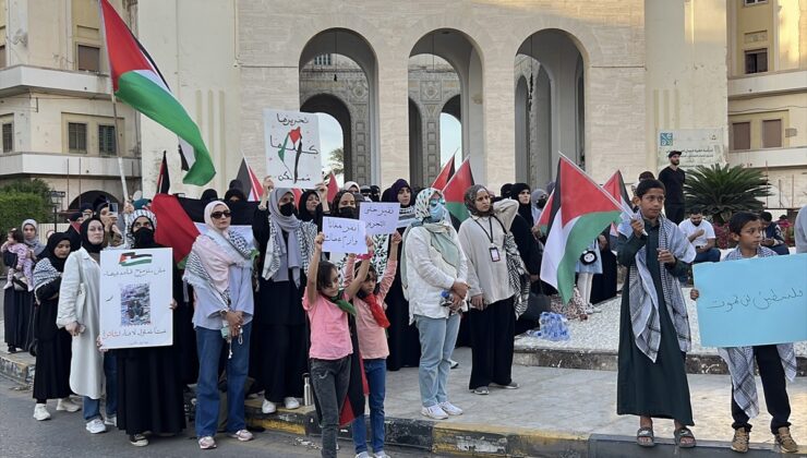 Libya’nın başkenti Trablus’taki Cezayir Meydanı’nda Gazze’ye destek gösterisi düzenledi