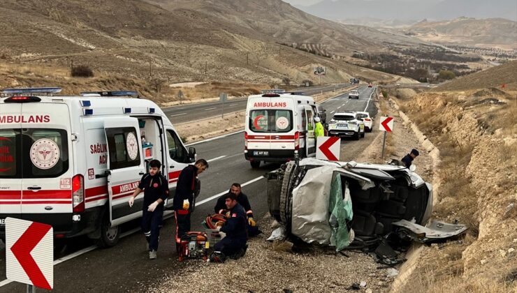 Malatya’da devrilen otomobildeki 5 kişi yaralandı