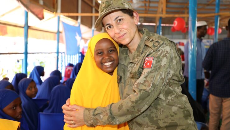 Mehmetçik'ten Somali'deki yetim çocuklara sağlık taraması