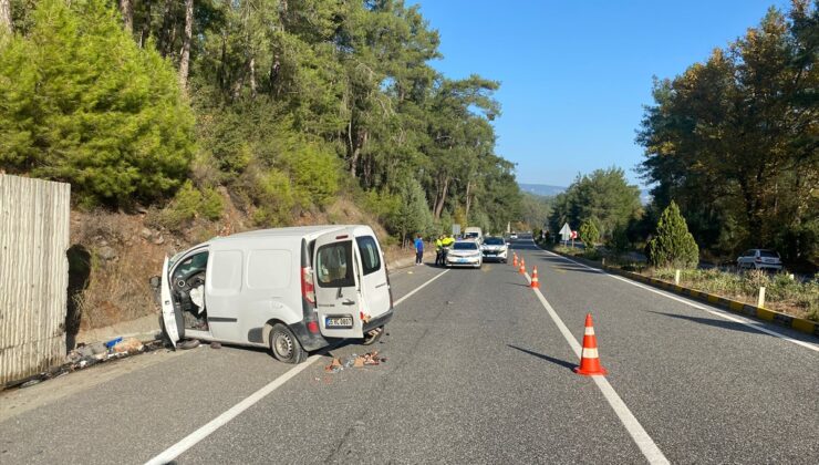 Muğla’da kamyonetin istinat duvarına çarptığı kazada 2 çocuk öldü, 1 kişi yaralandı