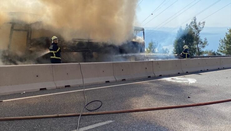 Muğla'da seyir halindeki yolcu otobüsünde çıkan yangın söndürüldü