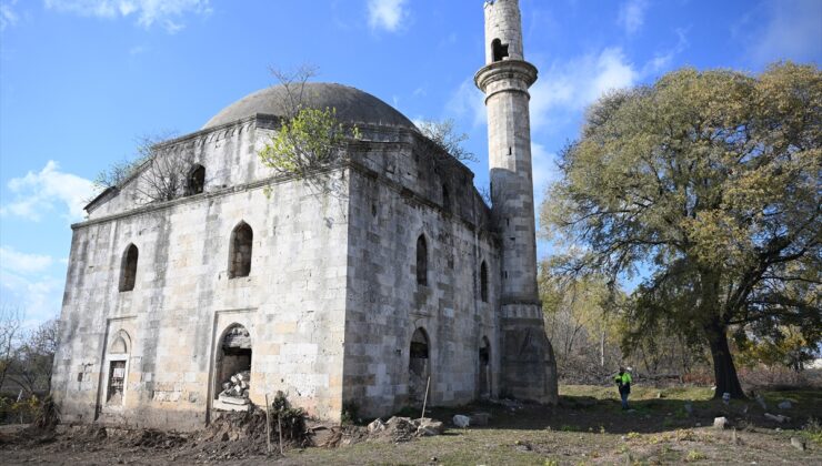 Osmanlı padişahlarının saraydan kayıkla geldikleri Tunca kenarındaki yalı camisi restore ediliyor