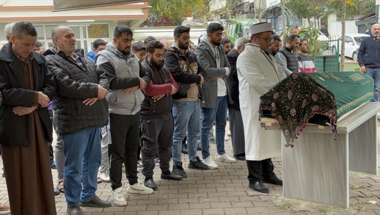 Sancaktepe’de İETT otobüsünün çarpması sonucu ölen çocuğun cenazesi defnedildi