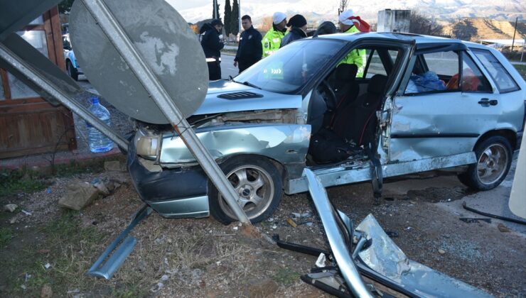 Sinop'ta iki otomobilin çarpıştığı kazada 5 kişi yaralandı