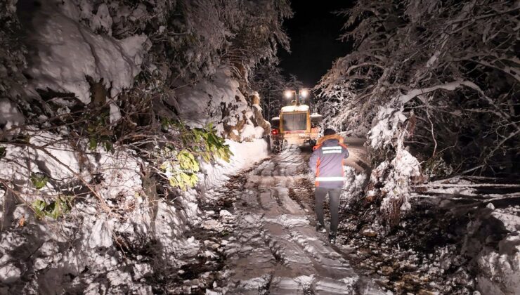 Trabzon’da yaylada hayvanlarıyla mahsur kalan besiciler kurtarıldı