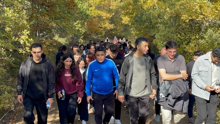 Ulaştırma ve Altyapı Bakan Yardımcısı Boyraz, Sakarya’da gençlerle ayva hasadı yaptı