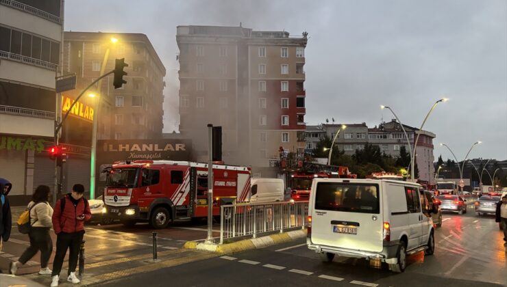 Zeytinburnu’nda tekstil firmasının deposunda çıkan yangın söndürüldü