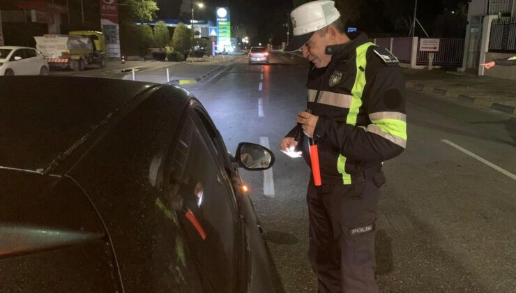 Ülke genelindeki trafik denetimi… 20 alkollü sürücü rapor, 41 araç trafikten men edildi, dört kişi tutuklandı