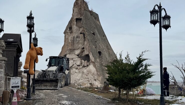 Kapadokya’da peribacasındaki çökme anı güvenlik kamerasında